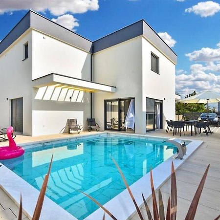 Jlo1 Mit Beheizbarem Pool Villa Peroj Bagian luar foto