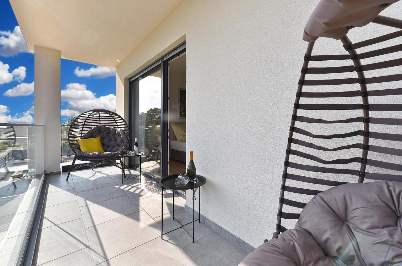 Jlo1 Mit Beheizbarem Pool Villa Peroj Bagian luar foto