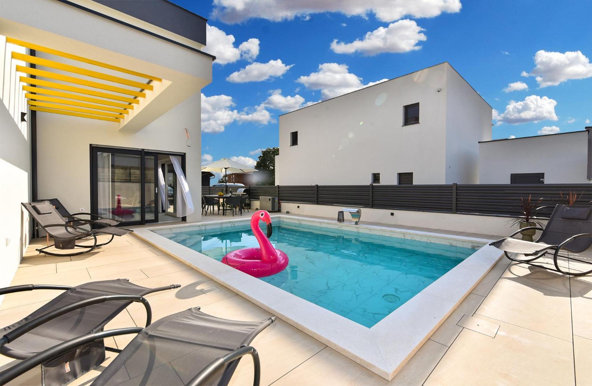 Jlo1 Mit Beheizbarem Pool Villa Peroj Bagian luar foto